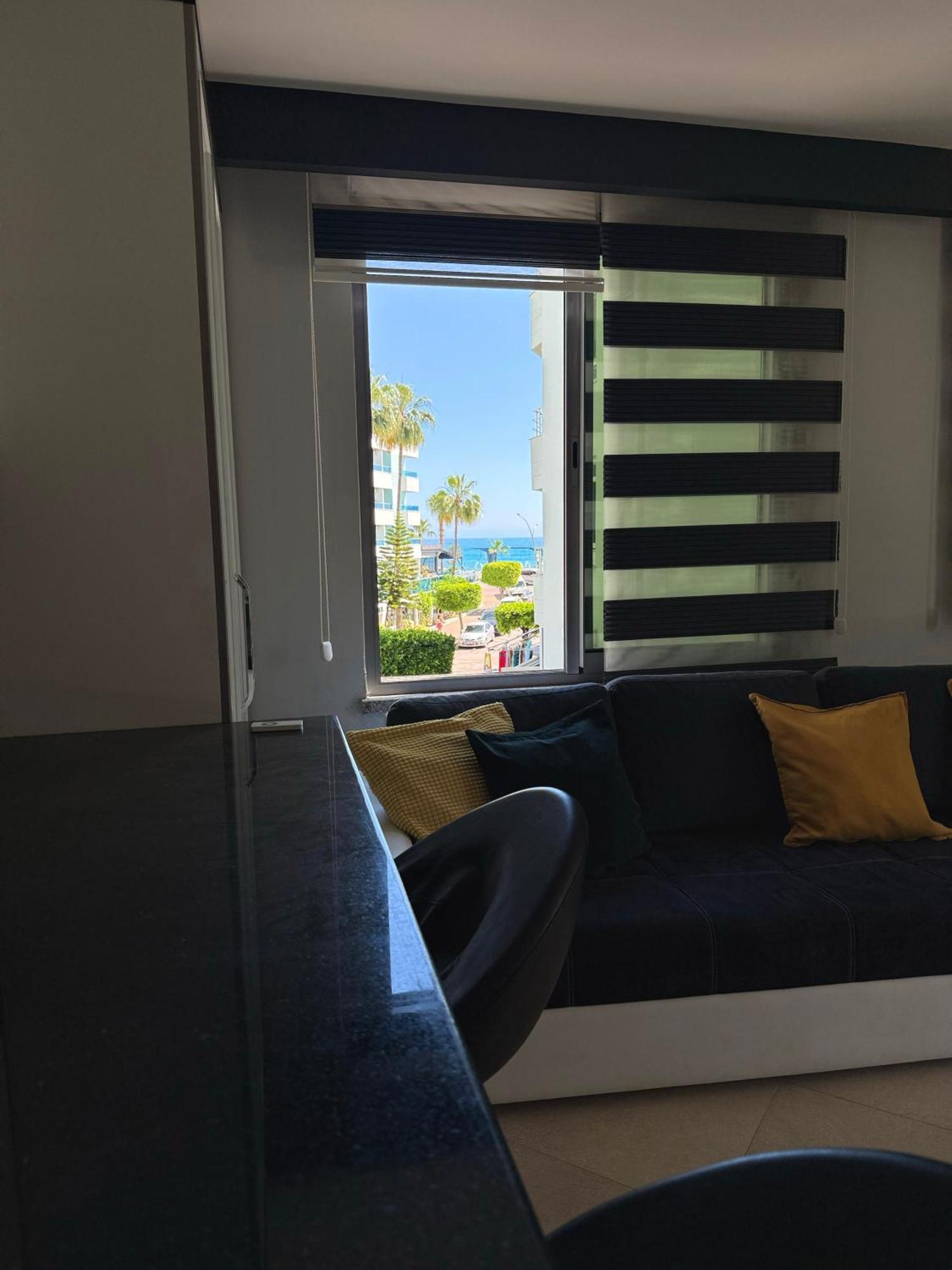 Sa Apartments! Beachfront Apartment With Sea View & Pool ألانيا الغرفة الصورة
